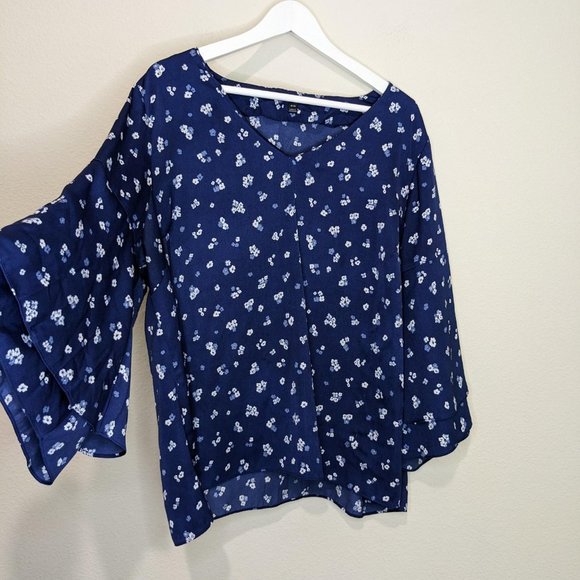 Lane Bryant Floral Bell Sleeves Top Womens Size 18/20 V-Neck Flowy Navy - Picture 2 of 6